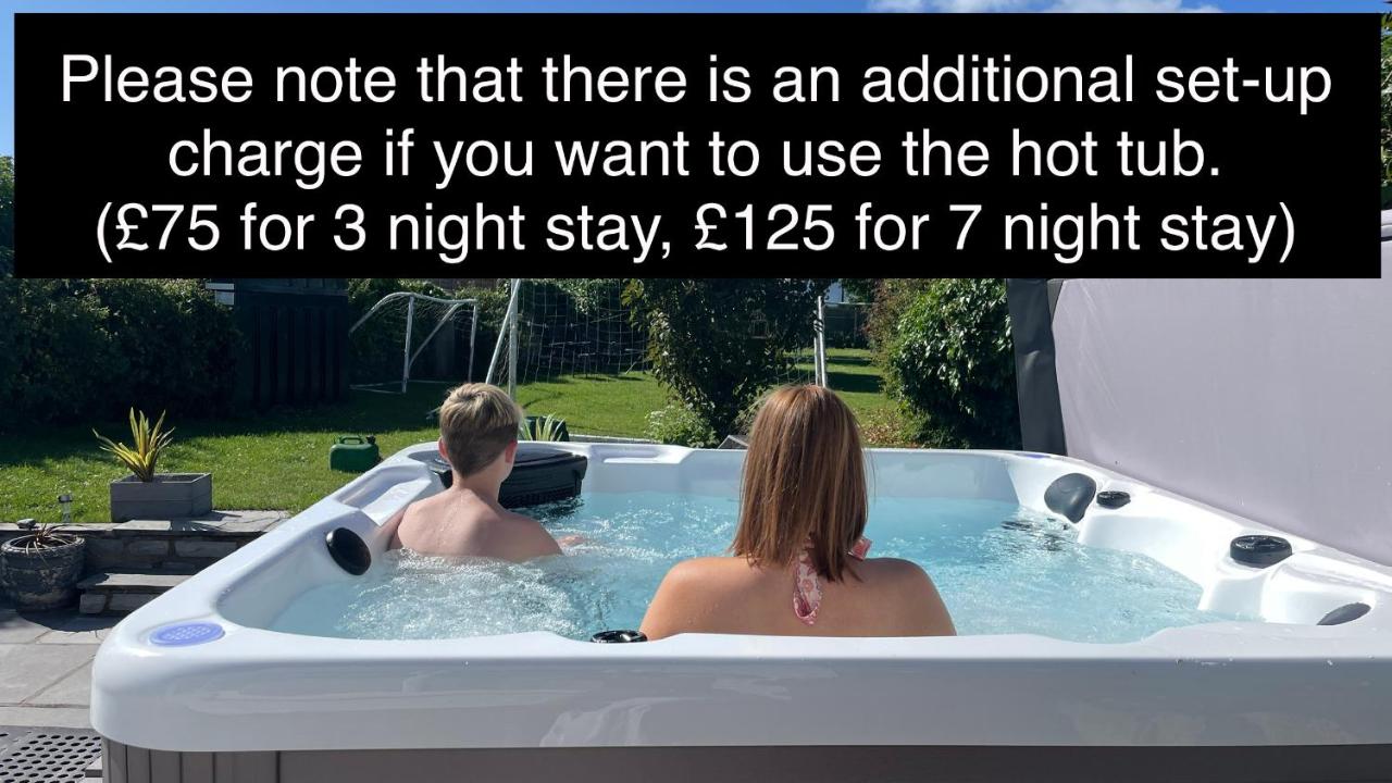 Ivy Cottage Seahouses Seaside Hot Tub Retreat - B&B