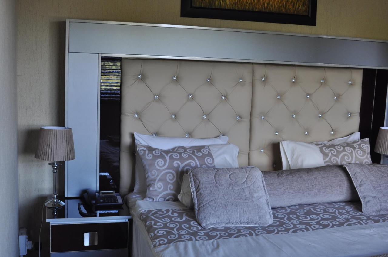 Deluxe Doppelzimmer (2 Erwachsene & 1 Kind)