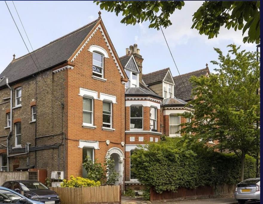 B&B London - 2 bed garden flat West Dulwich FREE STREET PARKING - Bed and Breakfast London