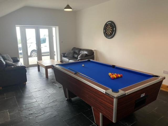 B&B Haverfordwest - Summerton East sleeps 16 , hot tub Pembrokeshire. - Bed and Breakfast Haverfordwest