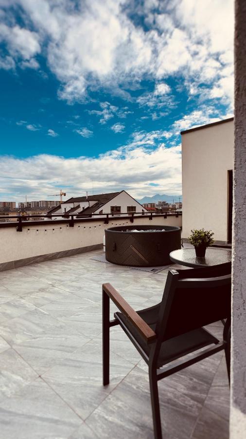 Skylark - Monaco Penthouse with Jacuzzi & Panoramic View - B&B Braşov