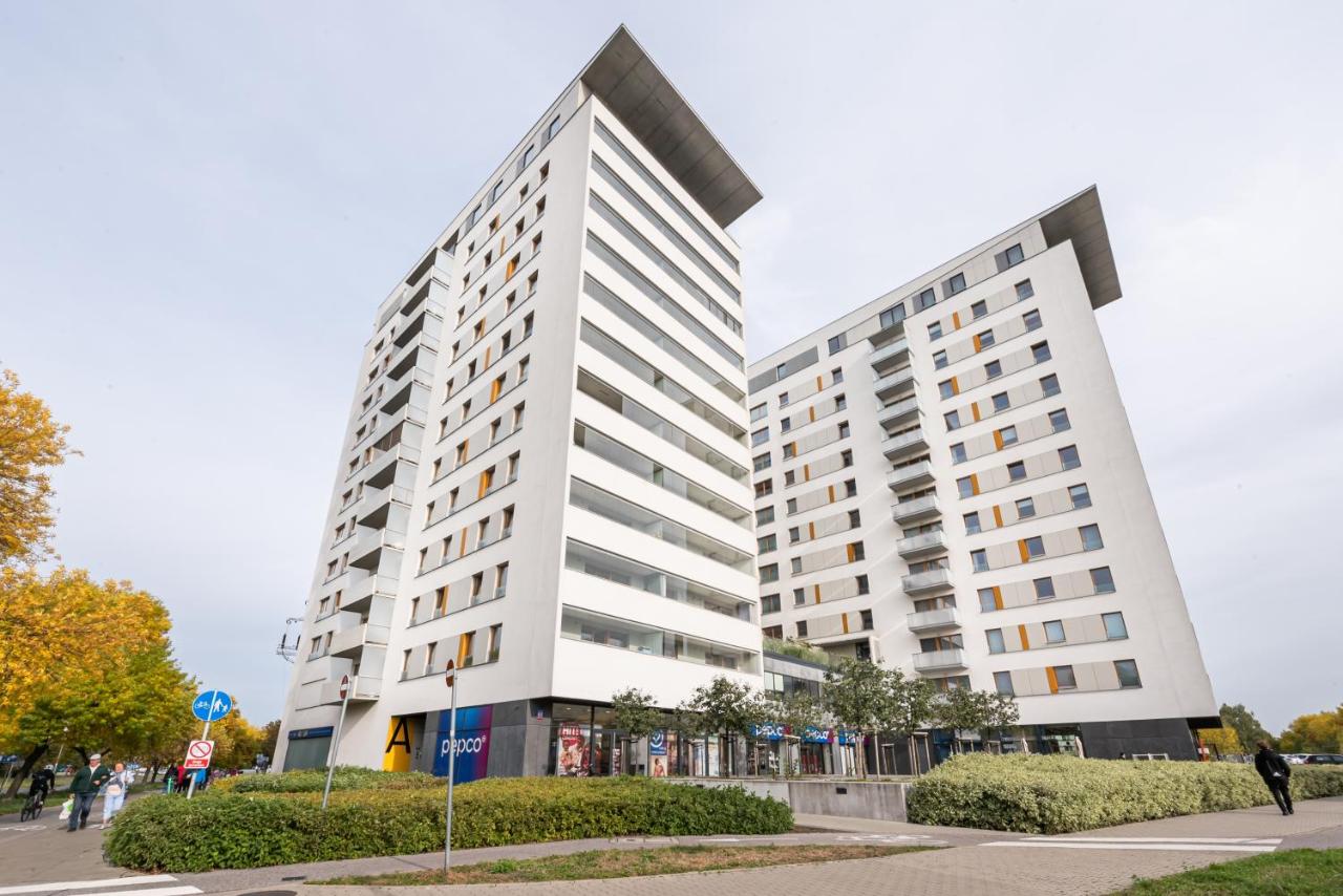 Metro Imielin 13th Floor Apartment - B&B Varsavia