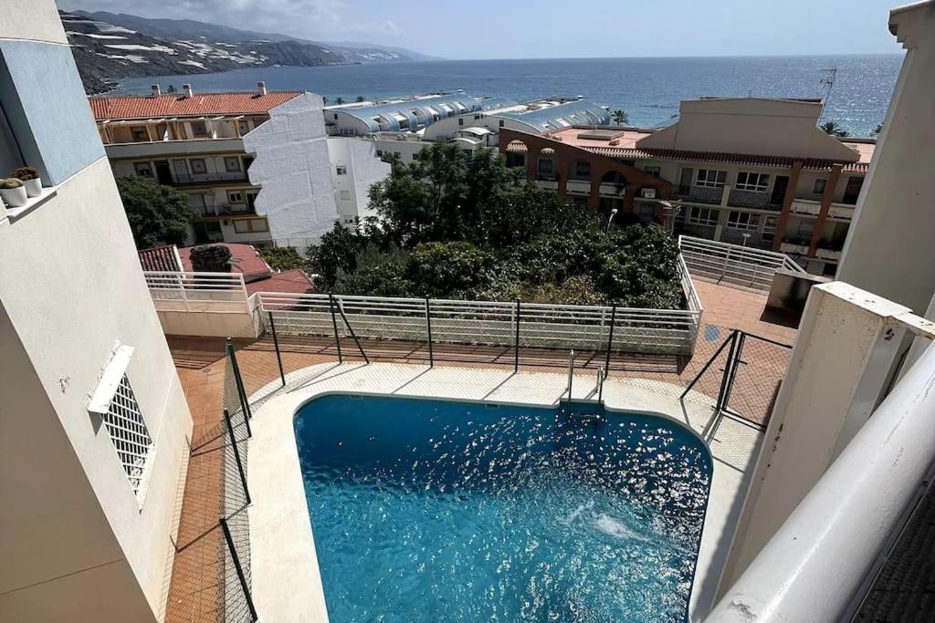 Sunny 2-bedroom apartment with sea view - B&B