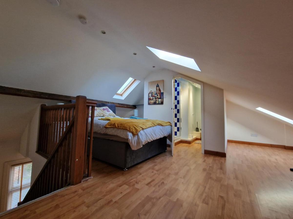 B&B Evesham - CosyHomeStay Evesham Spacious home W/Free Parking & WiFi - Bed and Breakfast Evesham