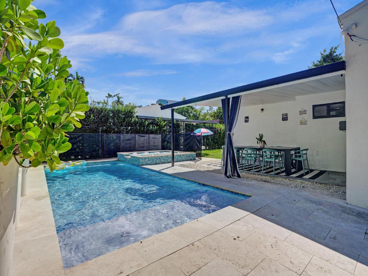 B&B Miami - 4 Bedroom Pool Villa in Miami -10 Mins to South Beach! - Bed and Breakfast Miami