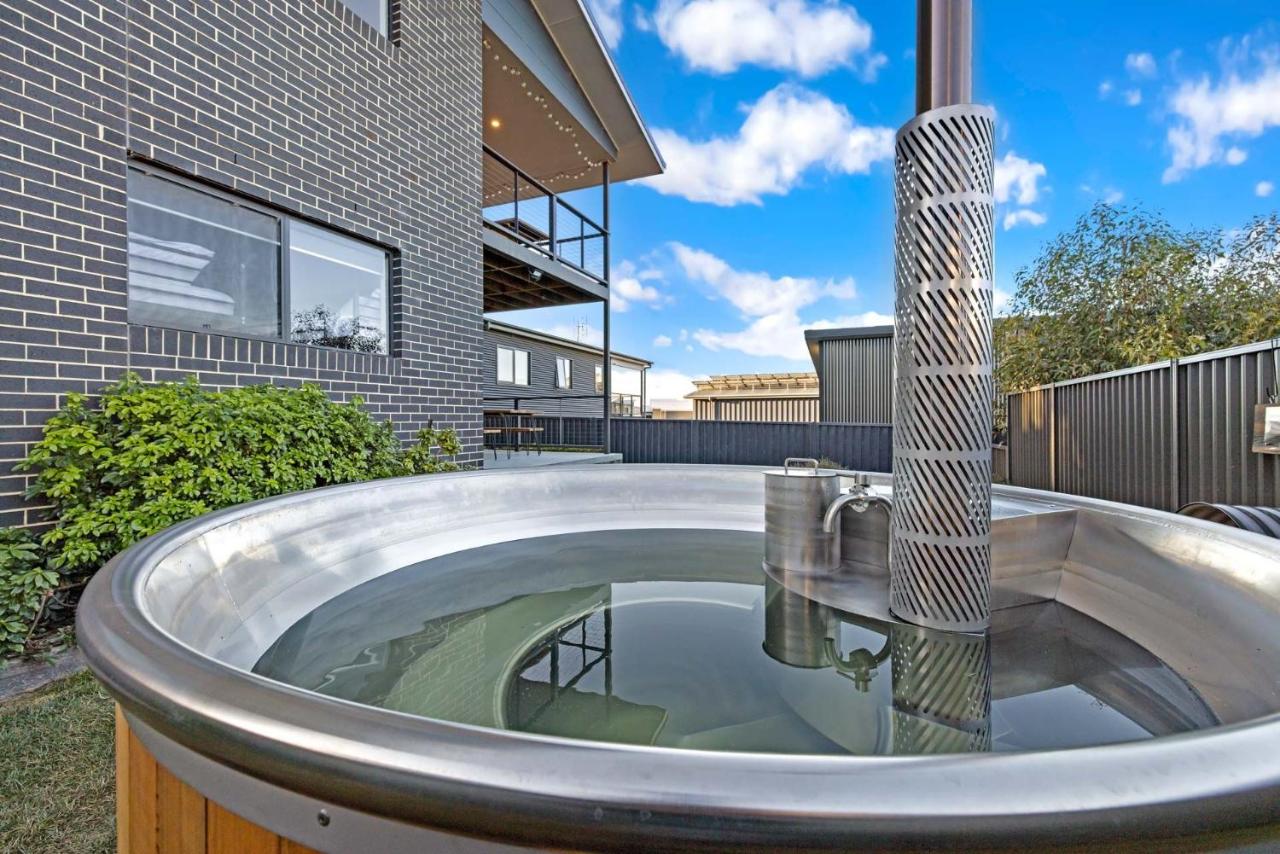 Mountain G O A T - Wood Fired Hot Tub, Pool Table, Bike Storage, Ski Drying Room, Perfect for biking or ski trips! - Chambres d'hôtes Jindabyne