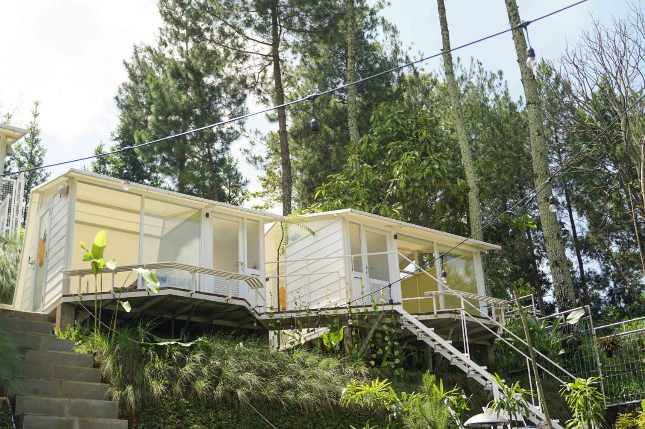 B&B Bandung - Over Easy Glamping Site - Bed and Breakfast Bandung