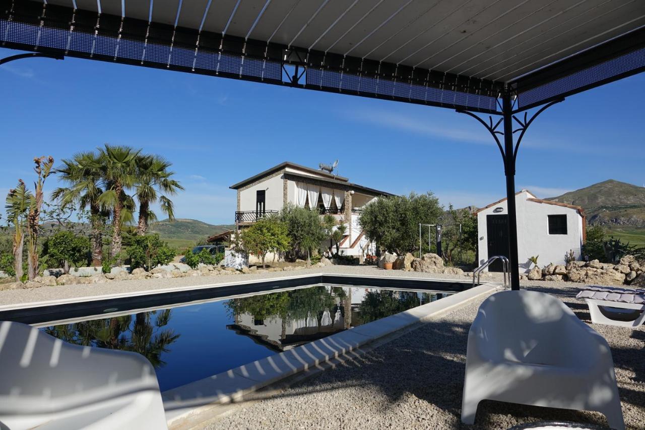 Villa NERO BIANCO, Havre de paix, oliviers, piscine privée - Ferienwohnung Agrigent
