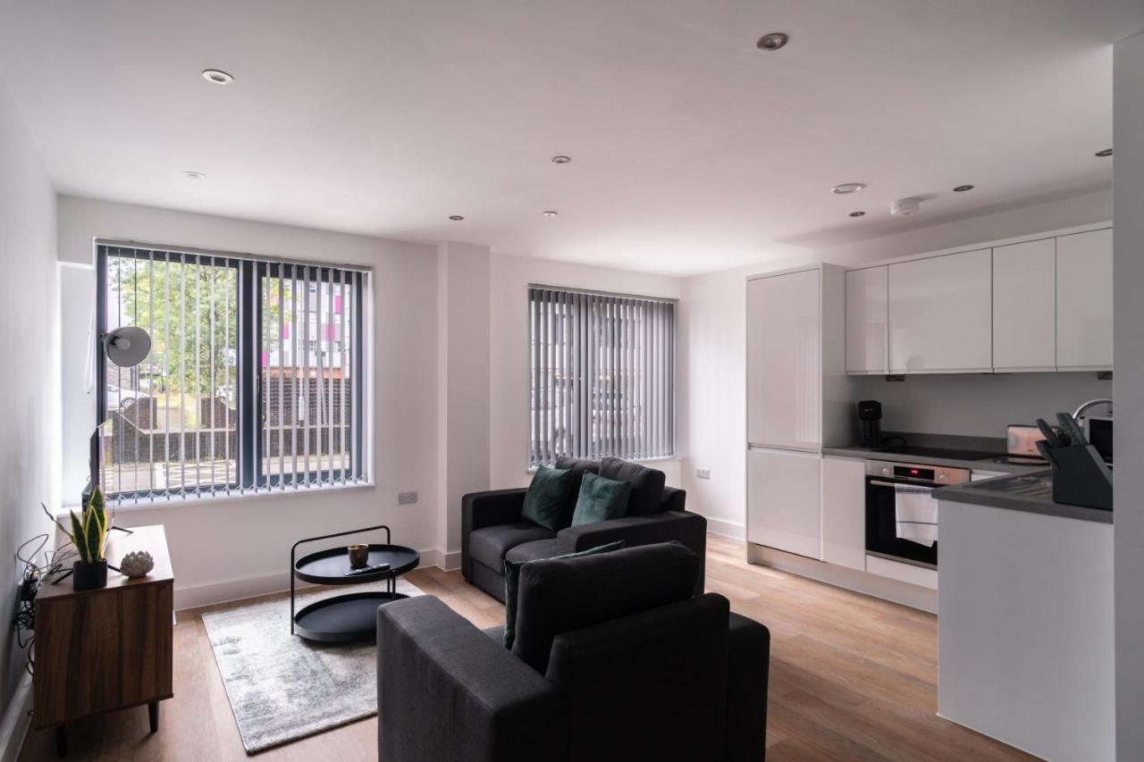 B&B Manchester - Smart 1 Bed Apartment by Old Trafford - Bed and Breakfast Manchester