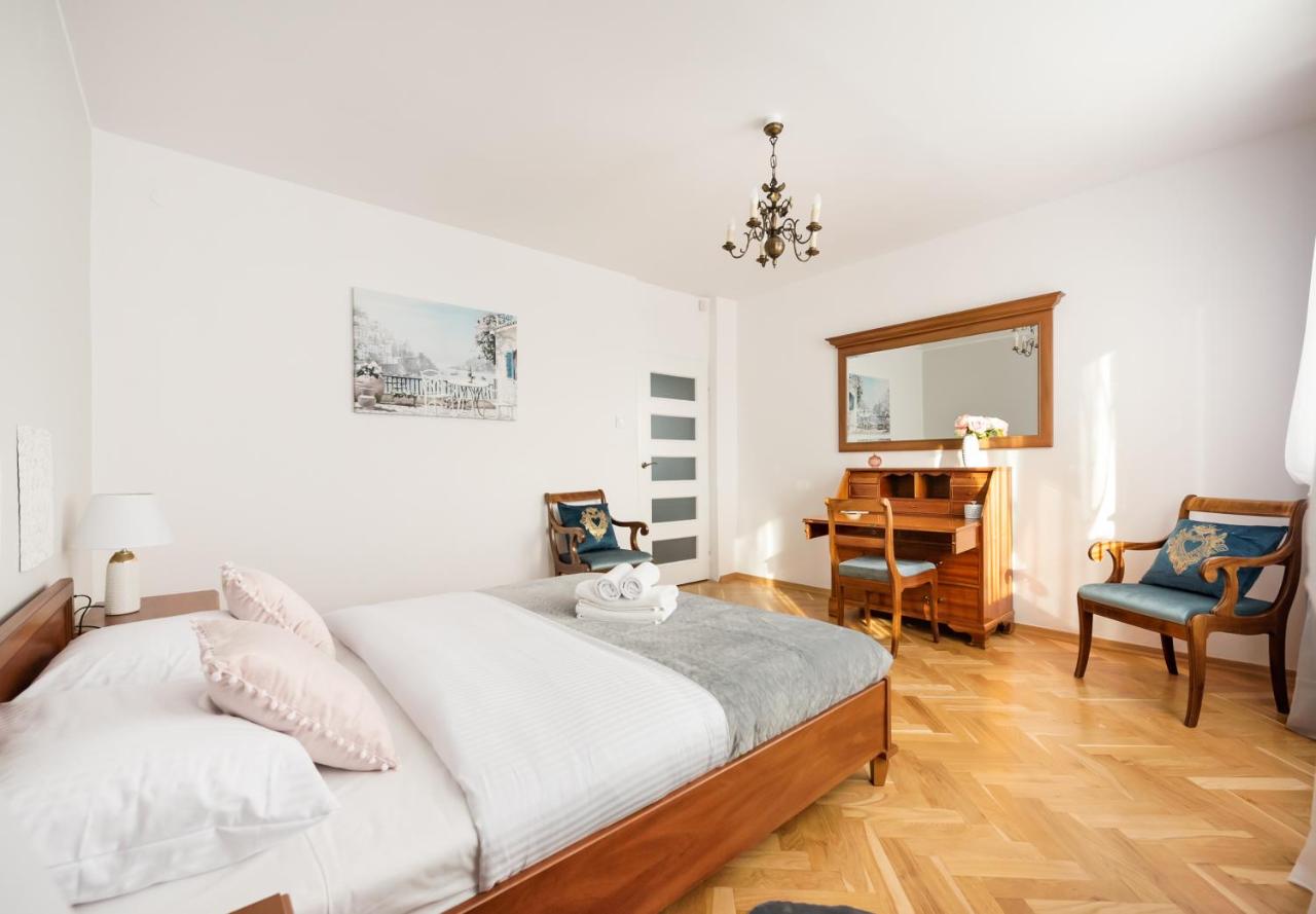 B&B Warsaw - Metro Zacisze Fausta House with Garden - Bed and Breakfast Warsaw