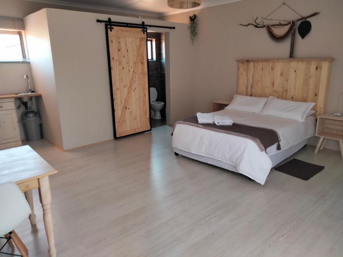 Rustic Stone Lodge - B&B