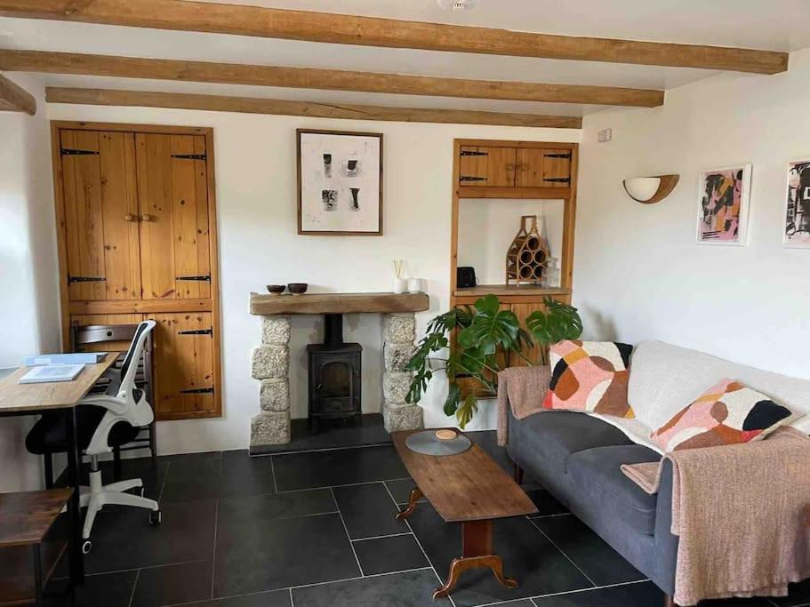 B&B Hayle - 9A Viaduct Cottage - the cosiest bolthole in the SW! - Bed and Breakfast Hayle