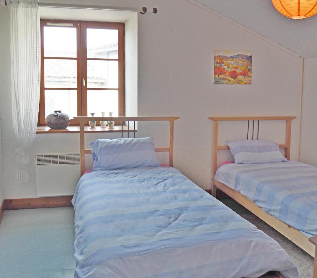 Gencay, Le maison blanche - Chambres d’hôtes Gençay