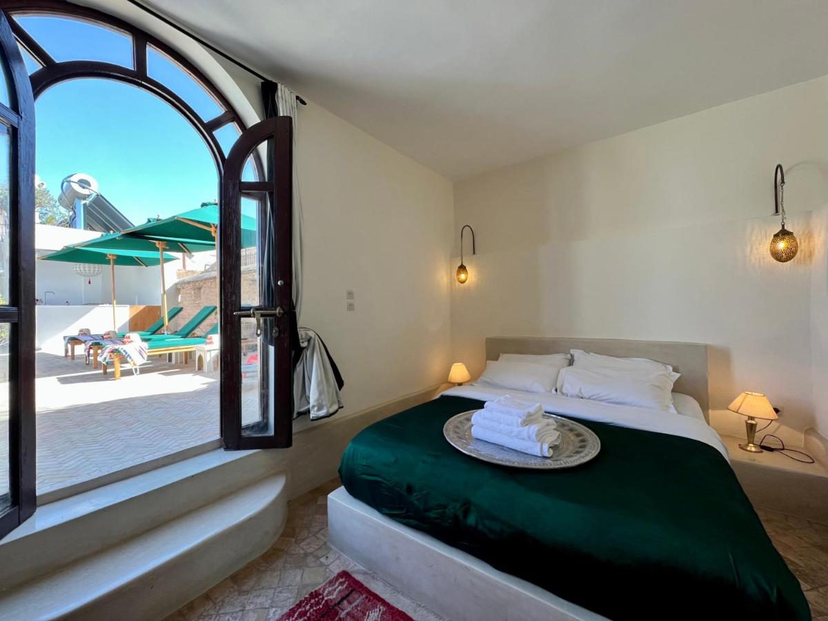 Großes Doppelzimmer mit Ausblick von der Terrasse
