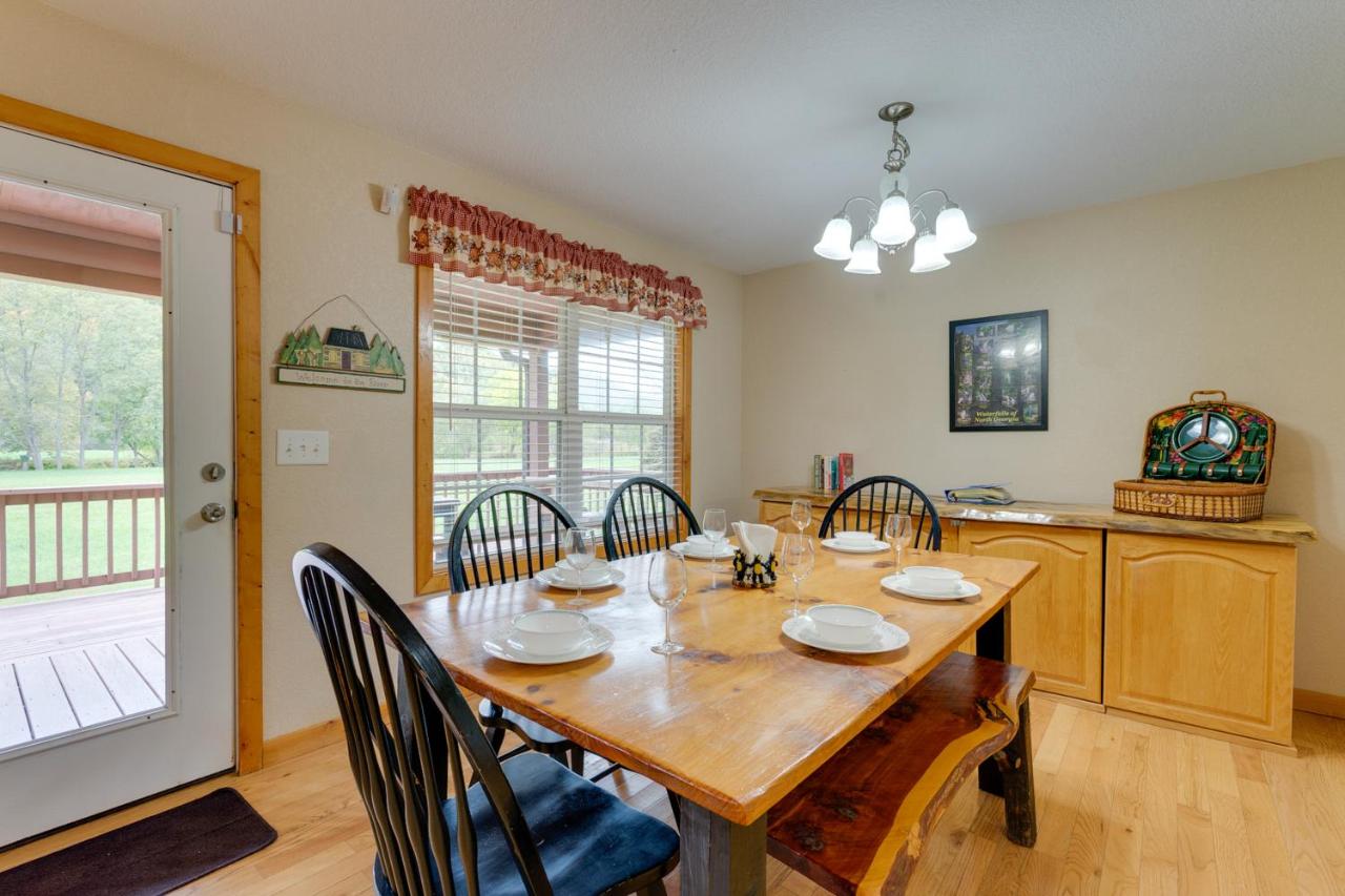 Hiawassee Riverfront Cabin 7 Mi to Lake Chatuge! - B&B Hiawassee