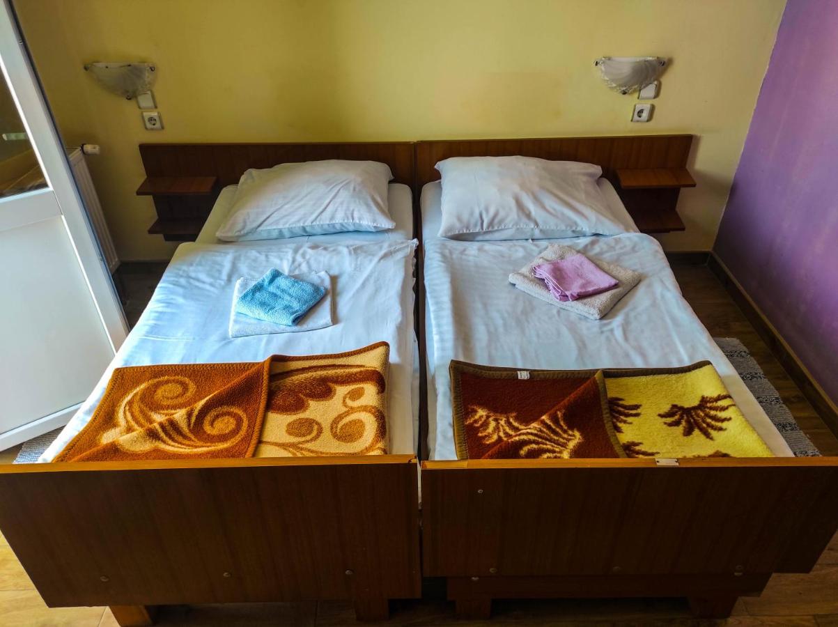 Tweepersoonskamer met 2 Aparte Bedden