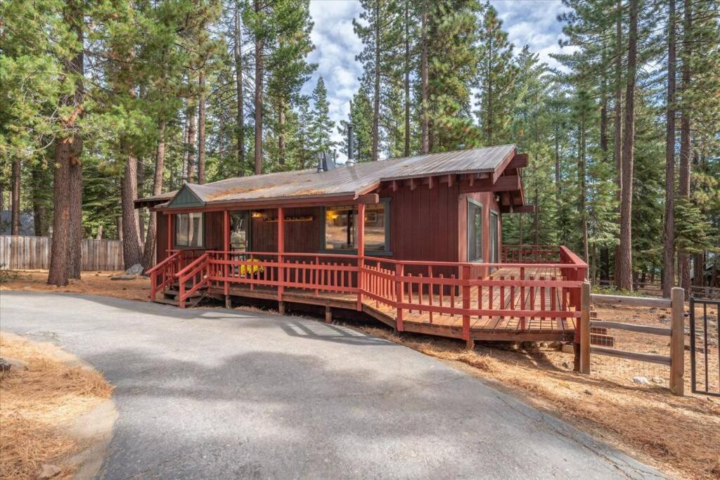Cozy Pet-Friendly Cabin w Fenced-In Yard Close to Slopes Beach Town - B&B Carnelian Bay