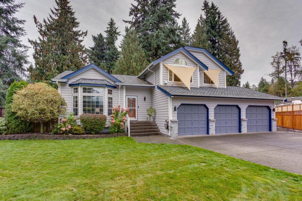 B&B Sumner - Spacious Bonney Lake Home with Game Room and Gazebo! - Bed and Breakfast Sumner