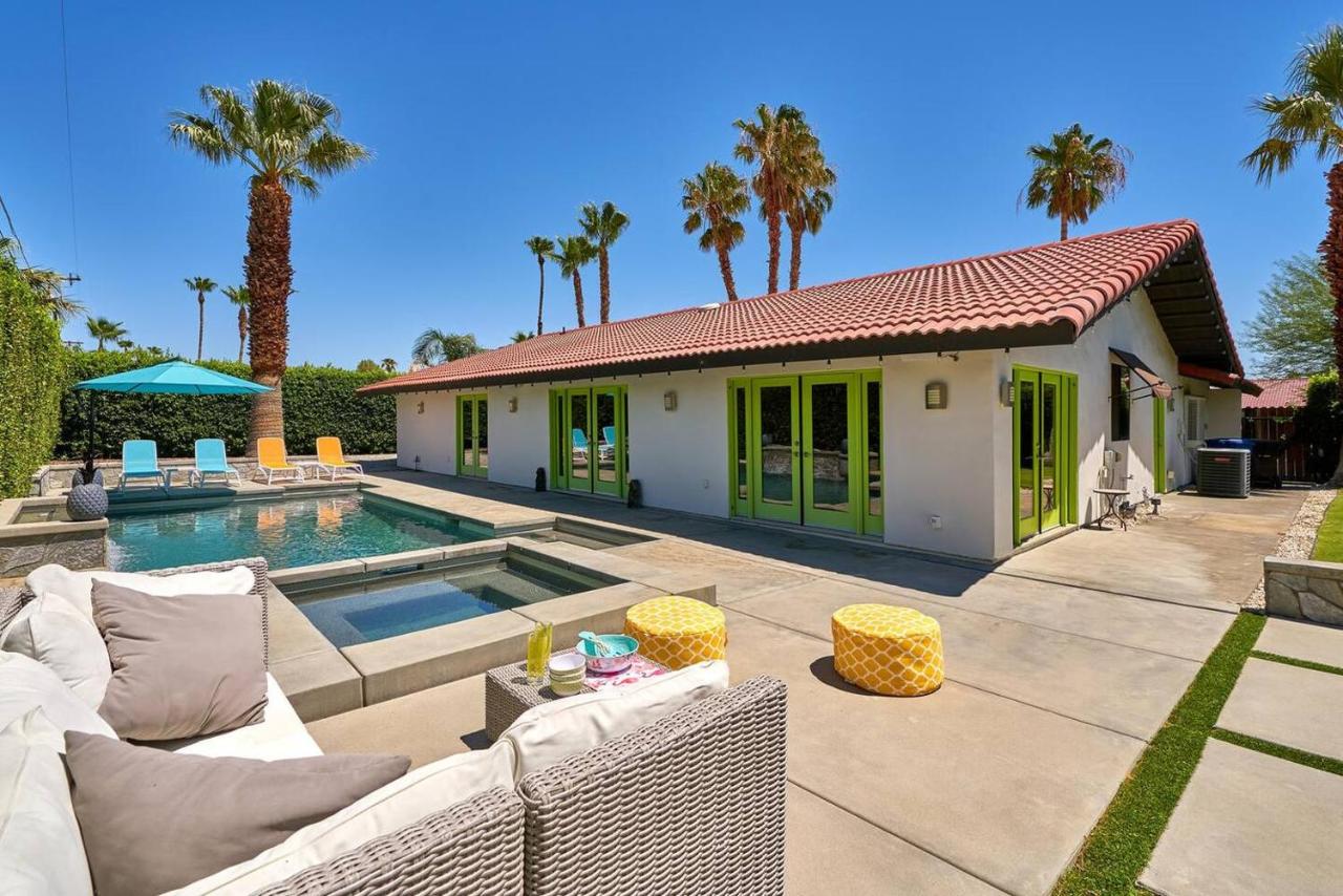 Pineapple Splash! Complete Privacy! Salt Pool! - B&B Palm Springs