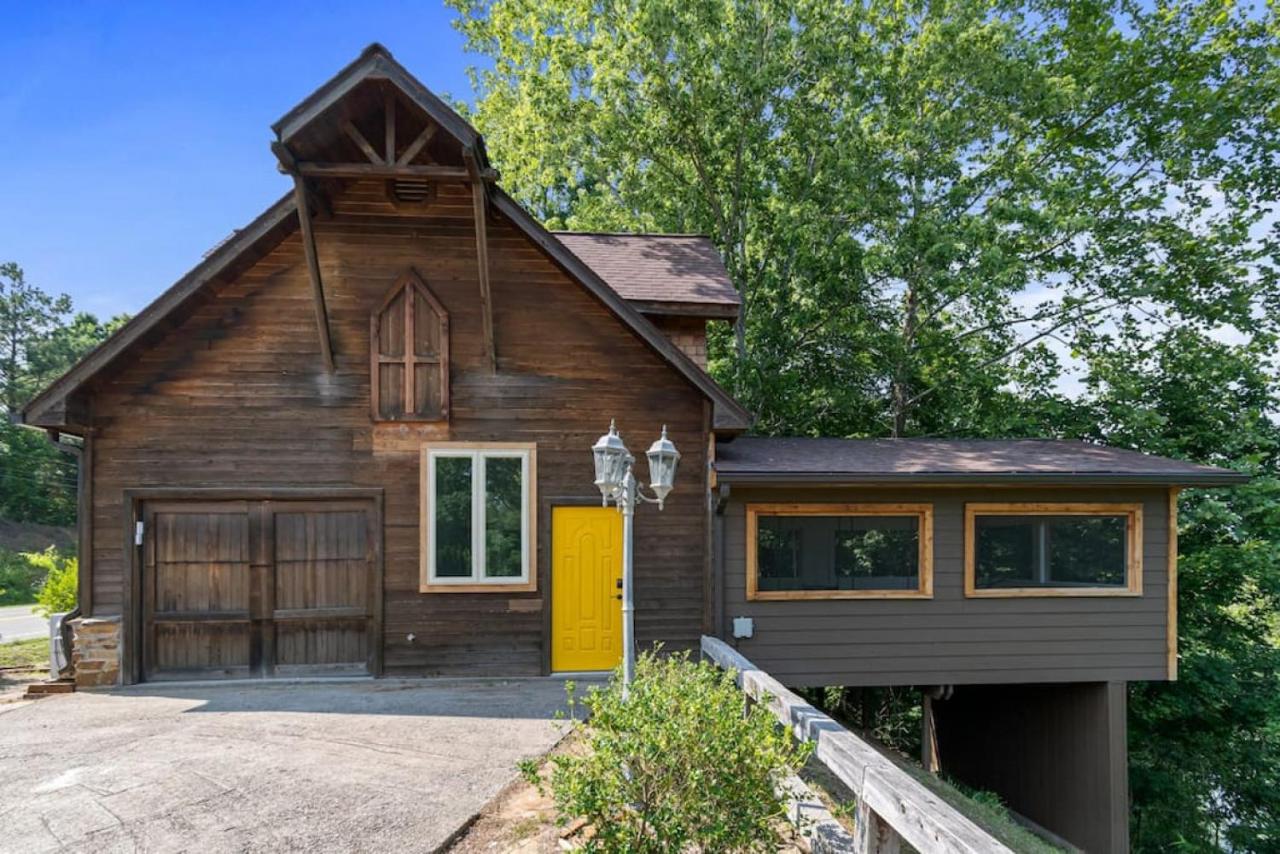 Colorful and Cozy River Retreat with a View - B&B Lobelville