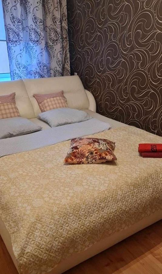 B&B Tartu - Riia 10, 2-bedroom apartment - 2 big beds 1 extra bed-parking free - Bed and Breakfast Tartu