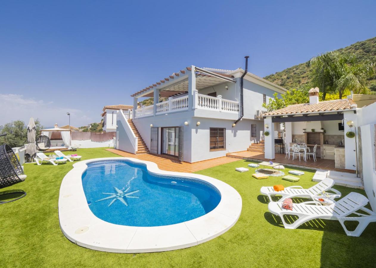 Cubo's Villa Gabriela - B&B