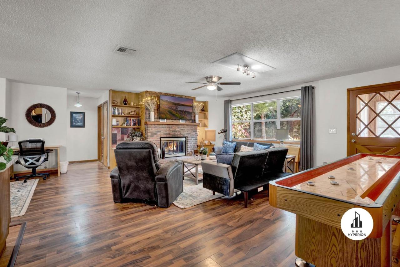 Uhost AI - 4BR Pet-Friendly Retreat w Firepit - B&B