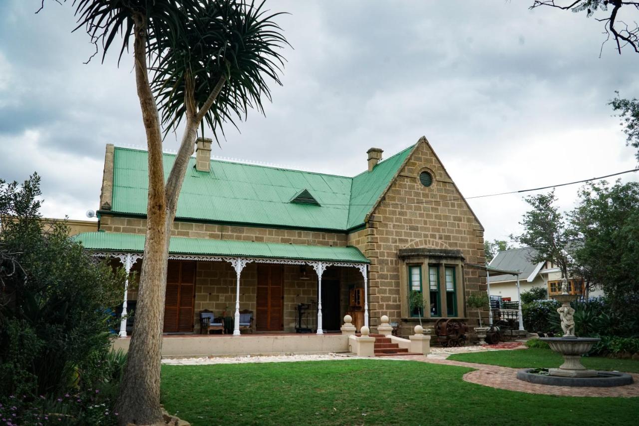 B&B Oudtshoorn - Outentique Accommodation - Bed and Breakfast Oudtshoorn