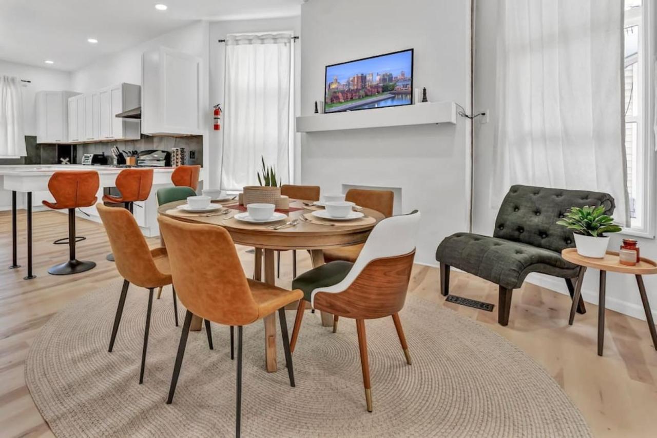 Trendy Two-Level Apartment - B&B