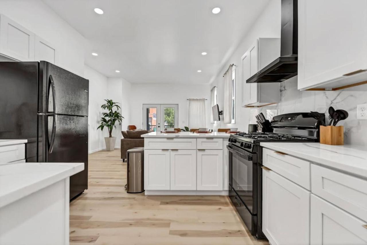 Chic Vibrant Dtwn Apartment - B&B