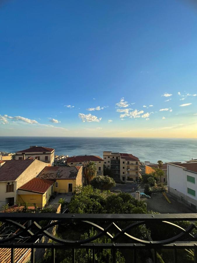 Camera Tripla Deluxe con Vista Mare