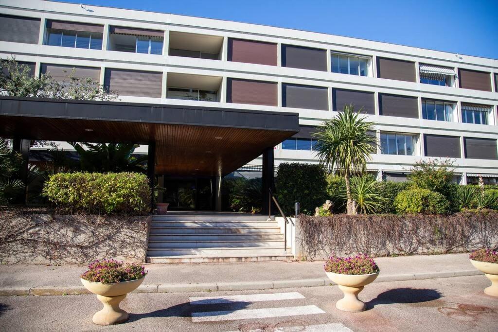 Cadre exceptionnel - Appt Classé 3 entièrement climatisé - Mer-piscine-tennis - B&B