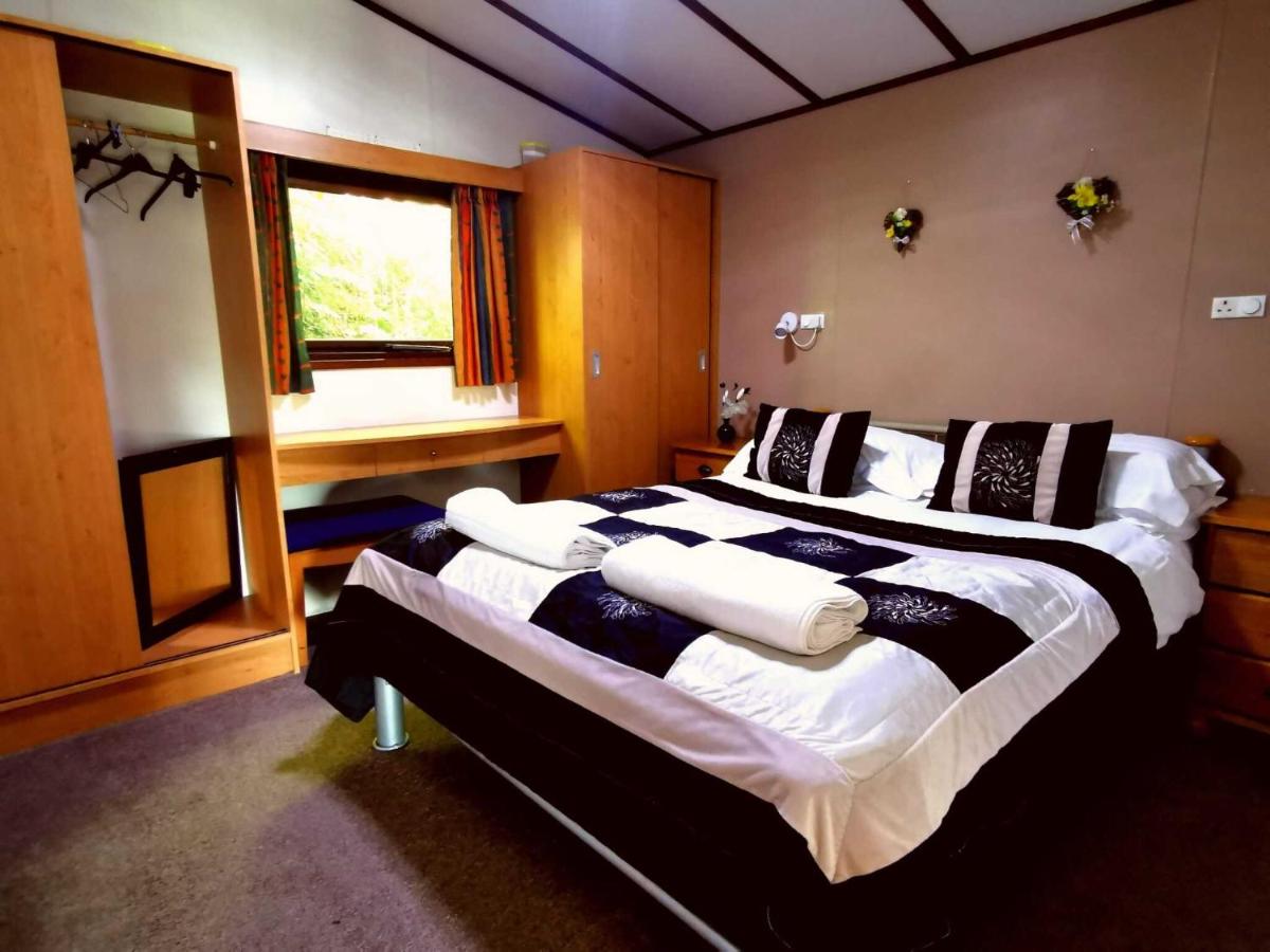 Two-Bedroom Chalet with Hot Tub