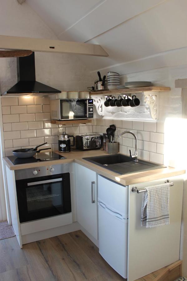 Beautiful Barn Conversion, 3 Bed, hot tub, sauna, gym, enclosed garden - B&B Ryde