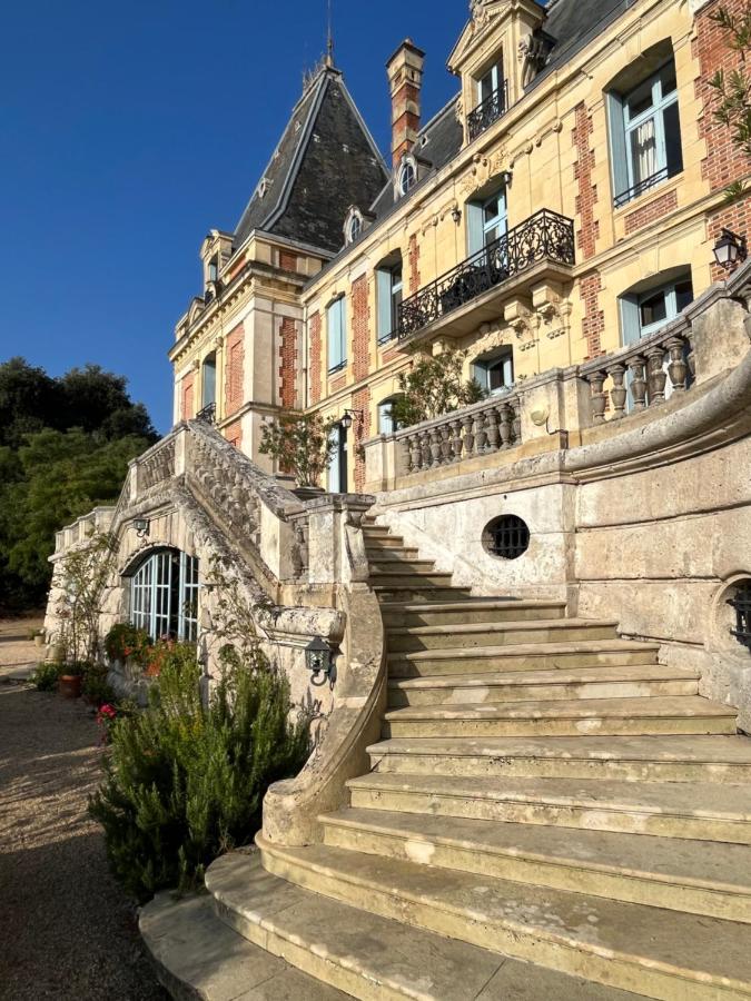 Enjoy summer at Chateau de Monbrison, apartment for four guests - B&B