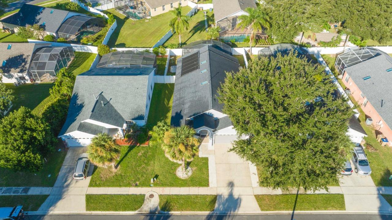 Magical 5-Bedroom Retreat w/ Pool, 3 Ensuite Bedrooms, Near Disney, and Internet! - Chambres d'hôtes Kissimmee