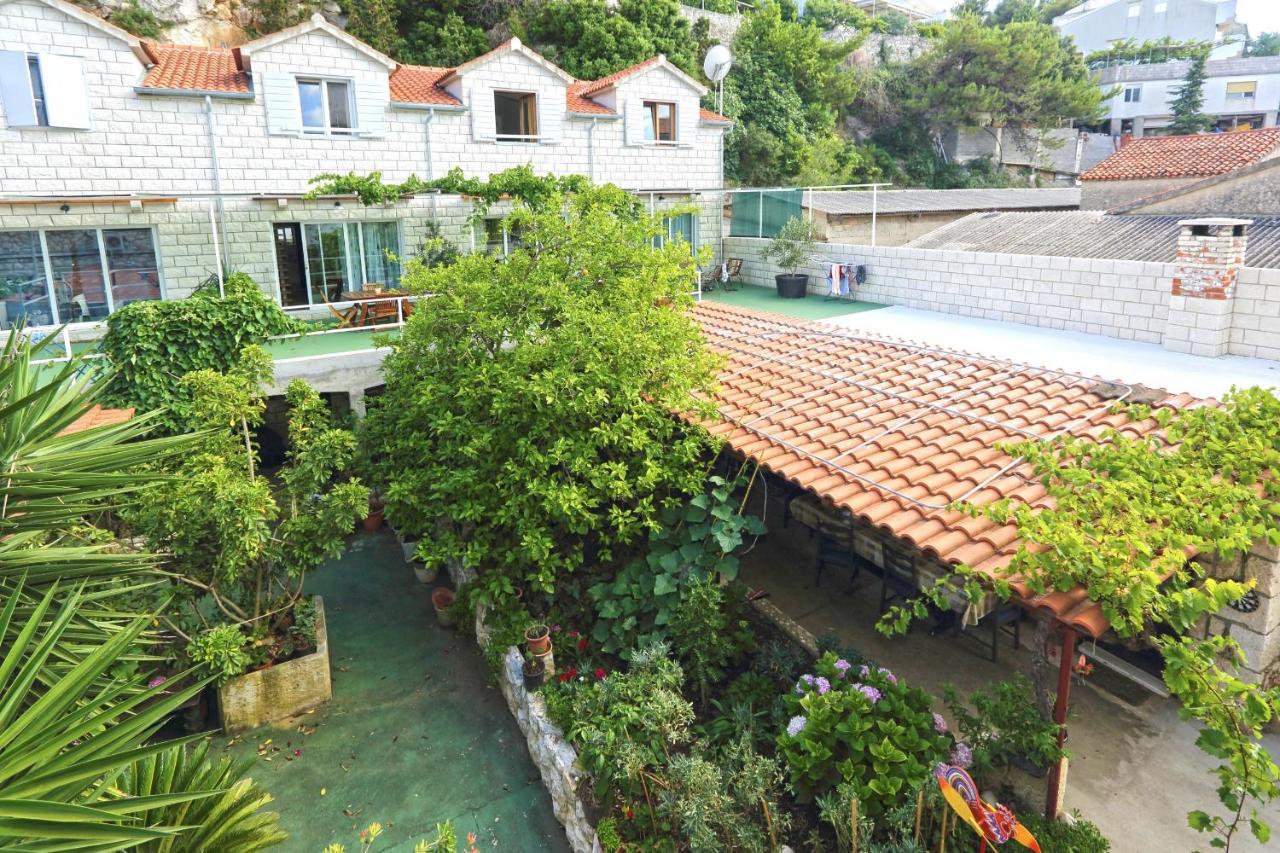Comfort Apartments mit 1 Schlafzimmer und einer Terrasse mit Gartenblick