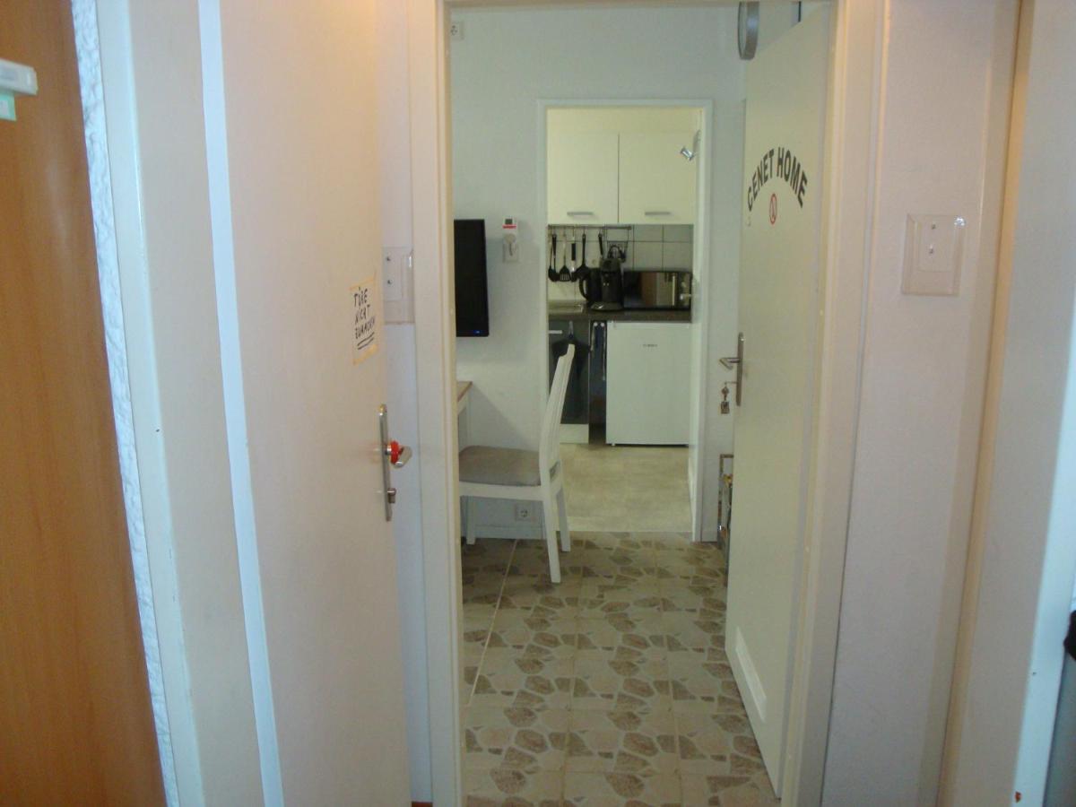 Cenet 1 Zimmer Apartment - Chambres d’hôtes
