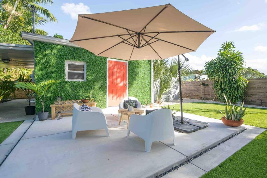 Cozy House, sleeps 4, close to beach, airport - B&B Fort Lauderdale