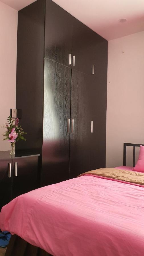 Vierbettzimmer mit Badewanne