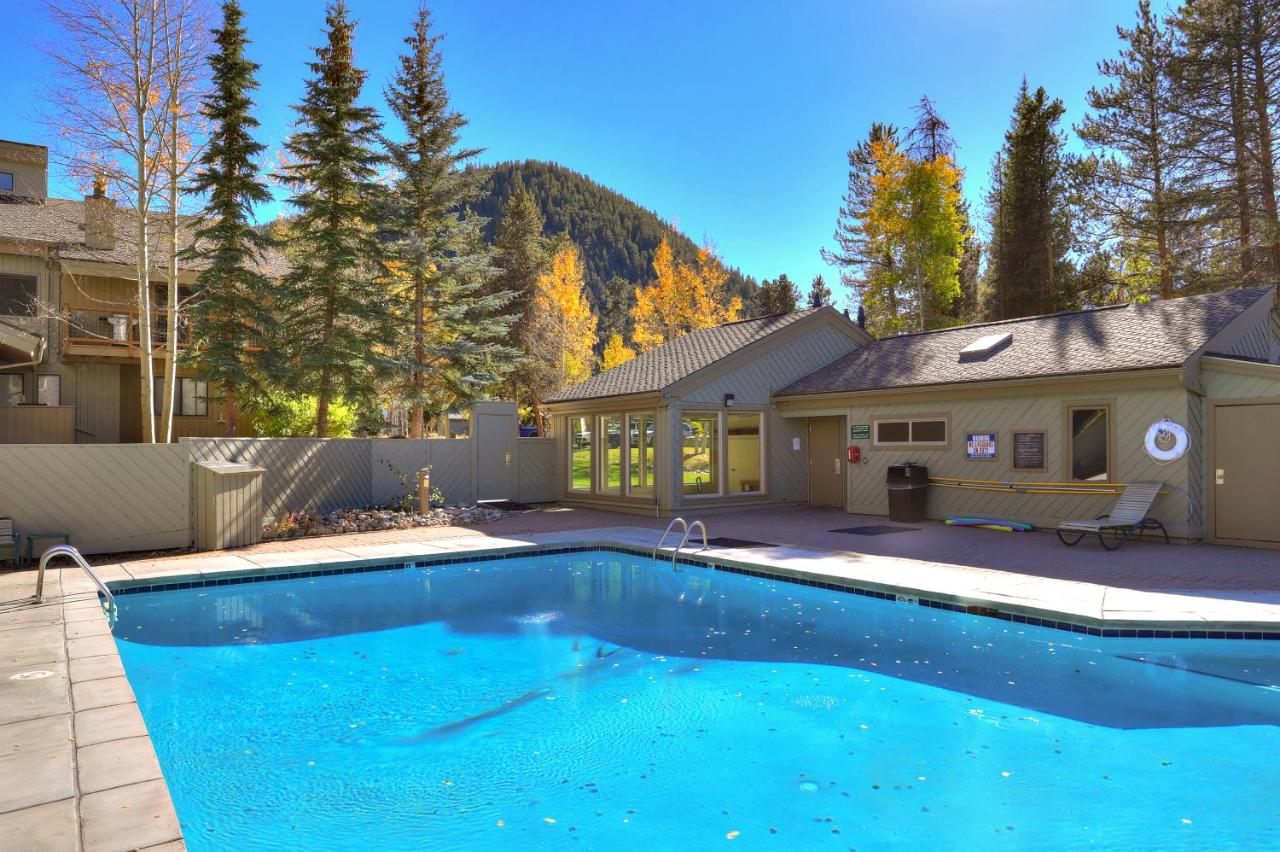 Luxury 2 Bedroom Condo with Pool Hot Tub and Sauna - B&B