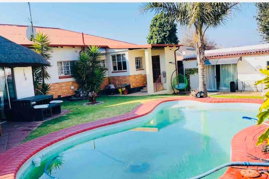 B&B Germiston - Terry’s Cozy cottage - Bed and Breakfast Germiston