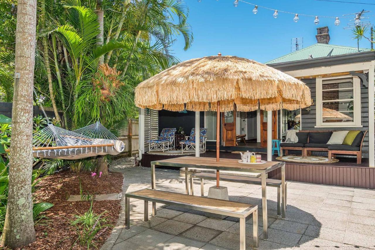 Gidgets House - renovated beach house with hot tub - B&B Byron Bay