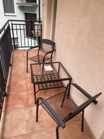 Large 3 bedroom family apartment close to the river - Ferienwohnung Prag