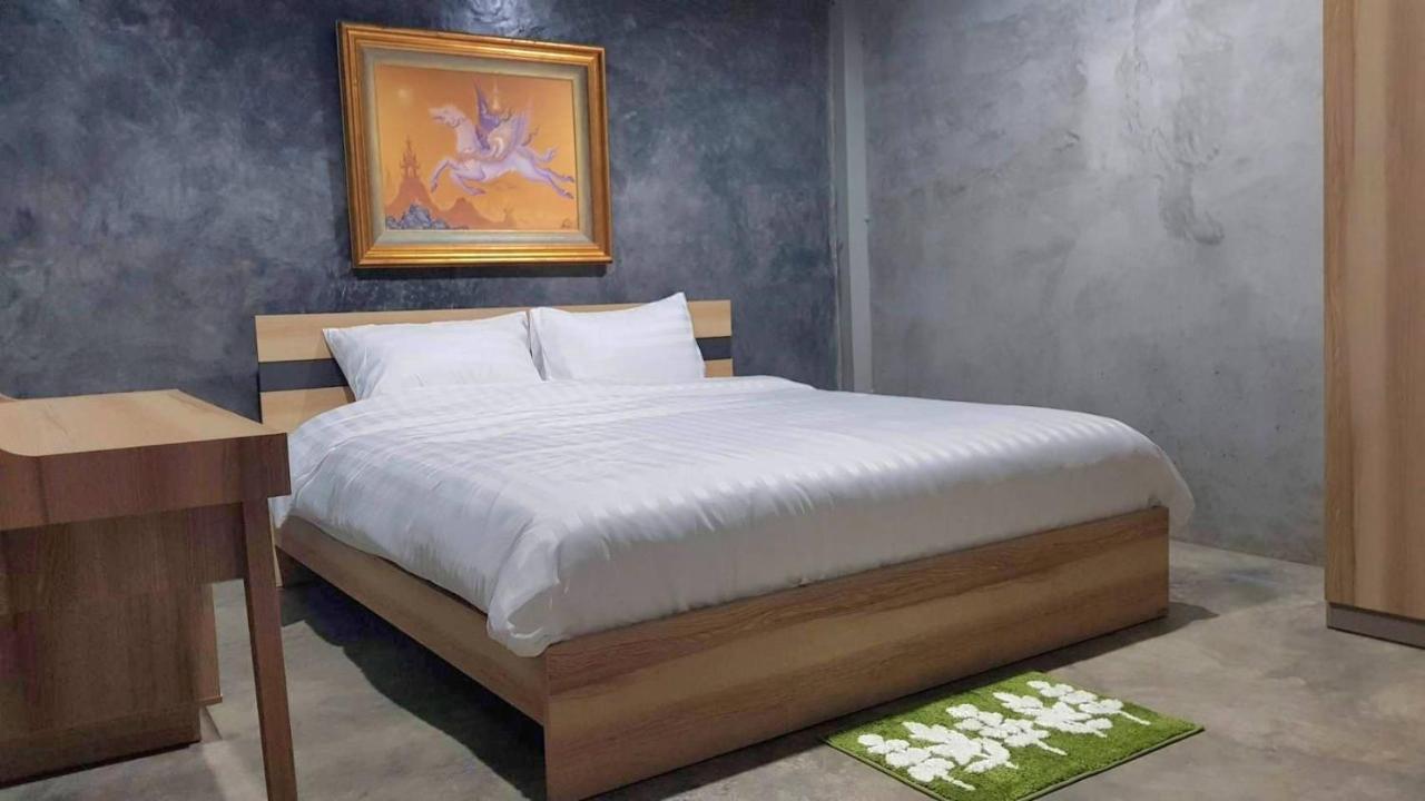 Captain Joe Cafe & Hostel - Bed and Breakfast Hua Hin