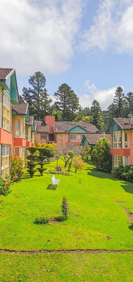 Duplex Floresta Negra - Sua Base perfeita em Gramado! Ótima LOCALIZAÇÃO LAGONegro 500m - 02 Quartos e 02 Banheiros para FAMILIA em CONDOMINIO FECHAD0, cozinha completa com GARAGEM e portaria 24h - Ferienwohnung