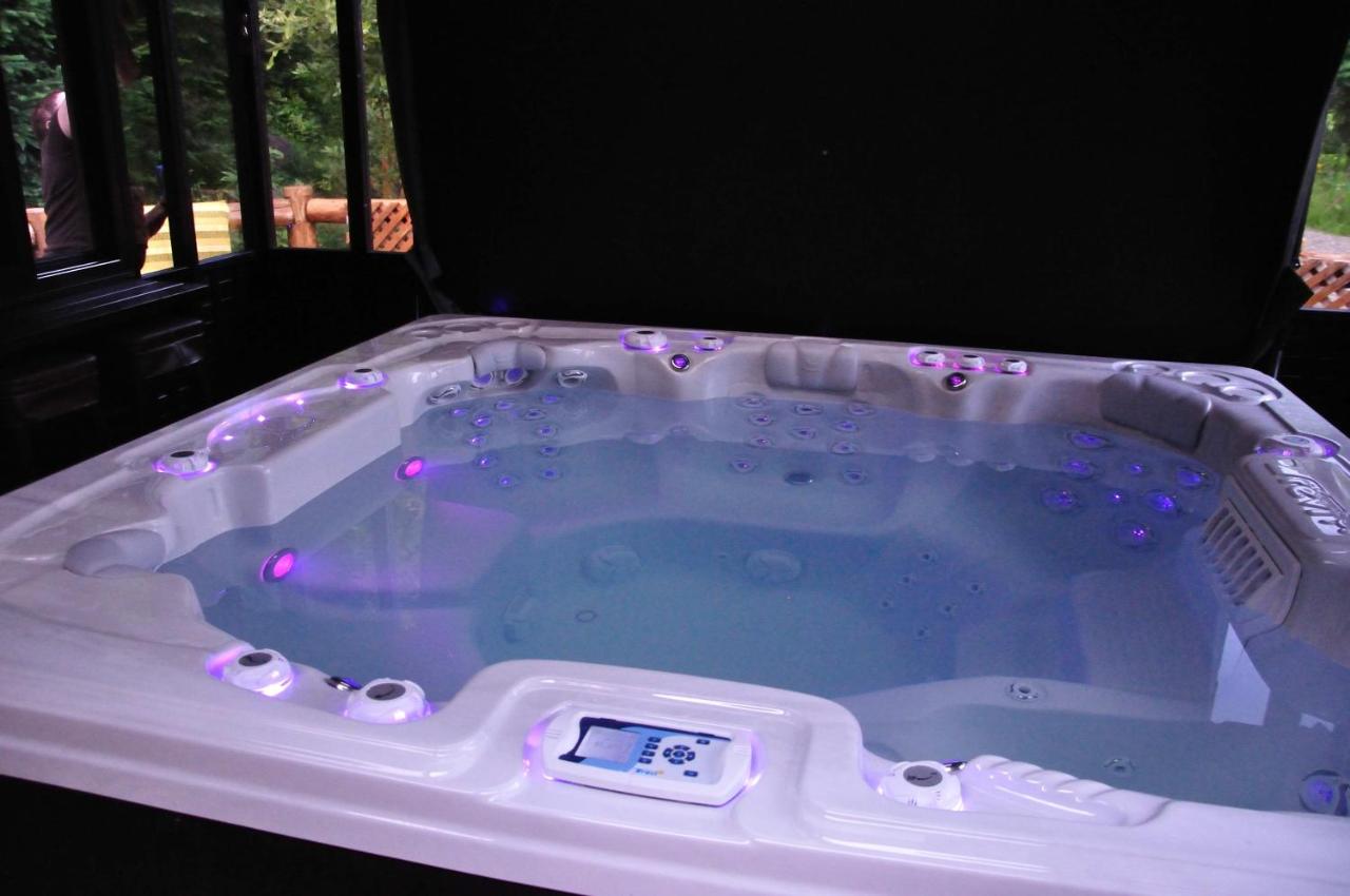 Les Cabanes du Trappeur avec spa et sauna - B&B Wentworth-Nord