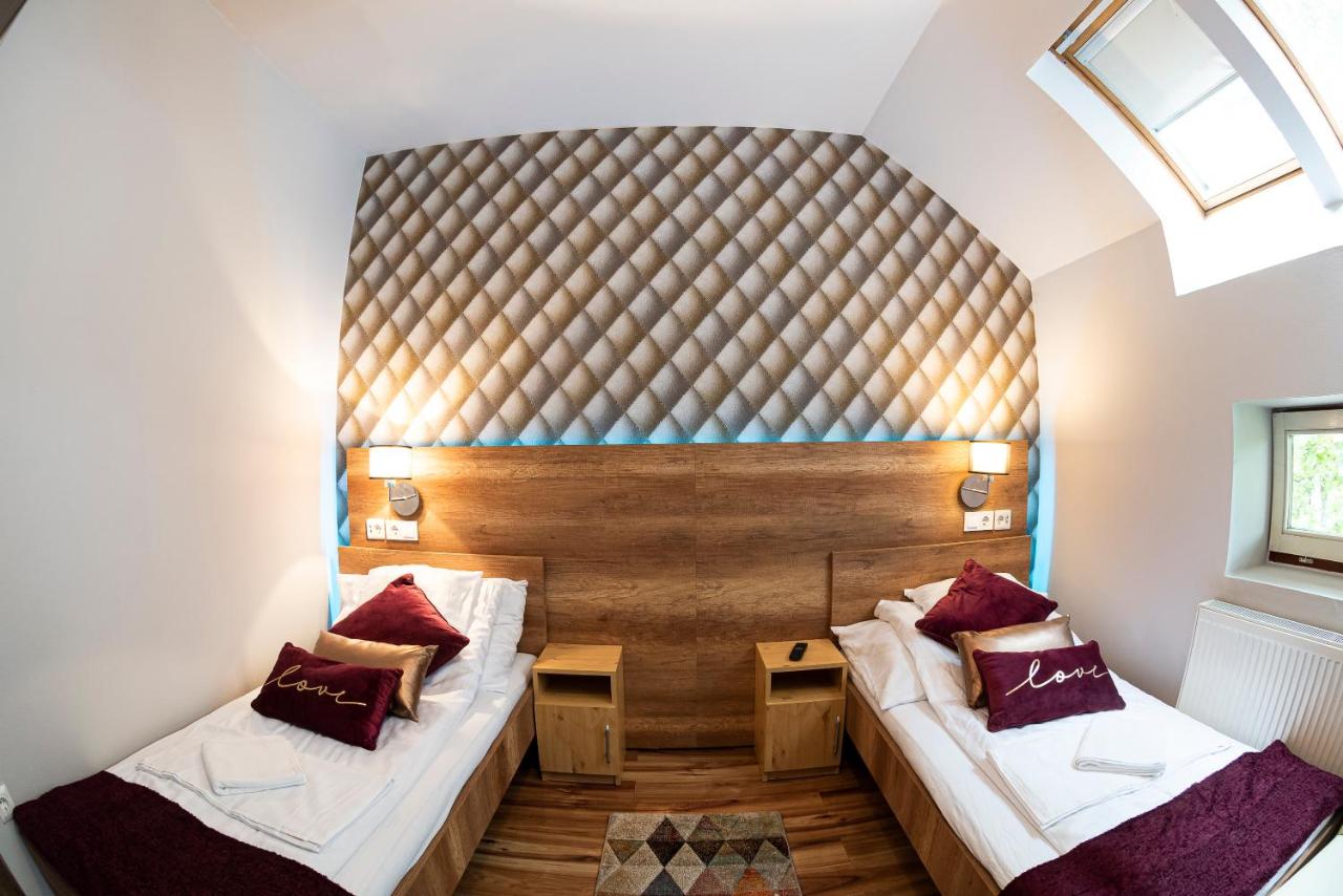 Camera Doppia con Letti Singoli