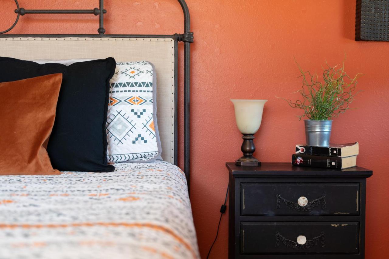 Cozy desert retreat with amazing views only 4 miles to JTNP - Chambres d’hôtes Joshua Tree