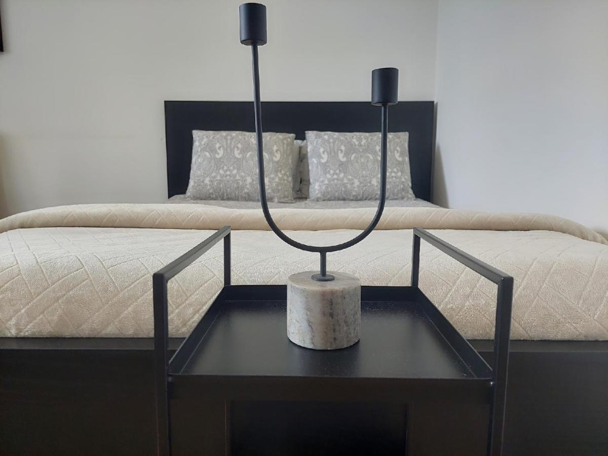 Apartman Elena Dedinje - B&B Belgrado